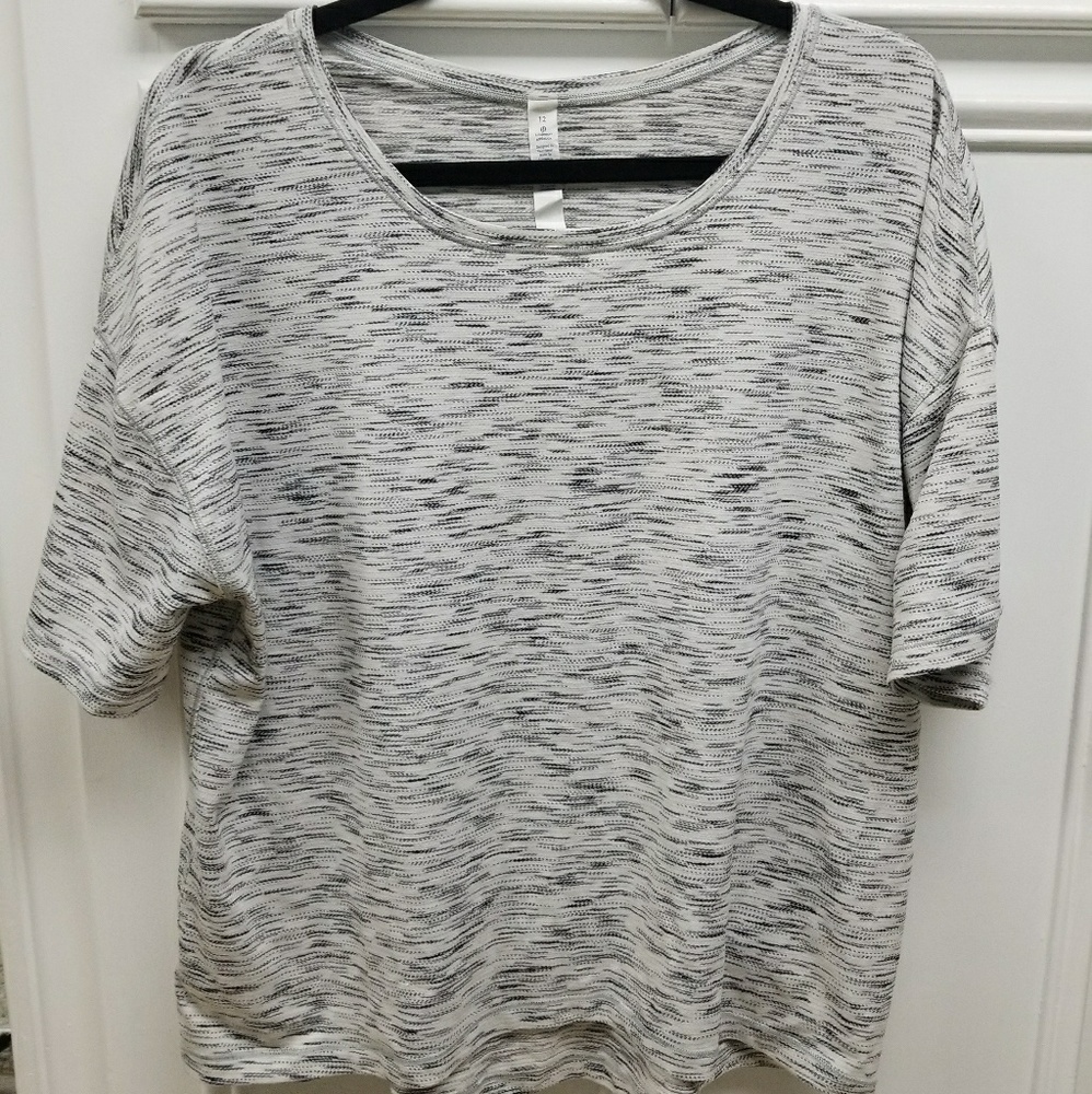 Lululemon Gray Short Sleeve Athletic Top Size 12